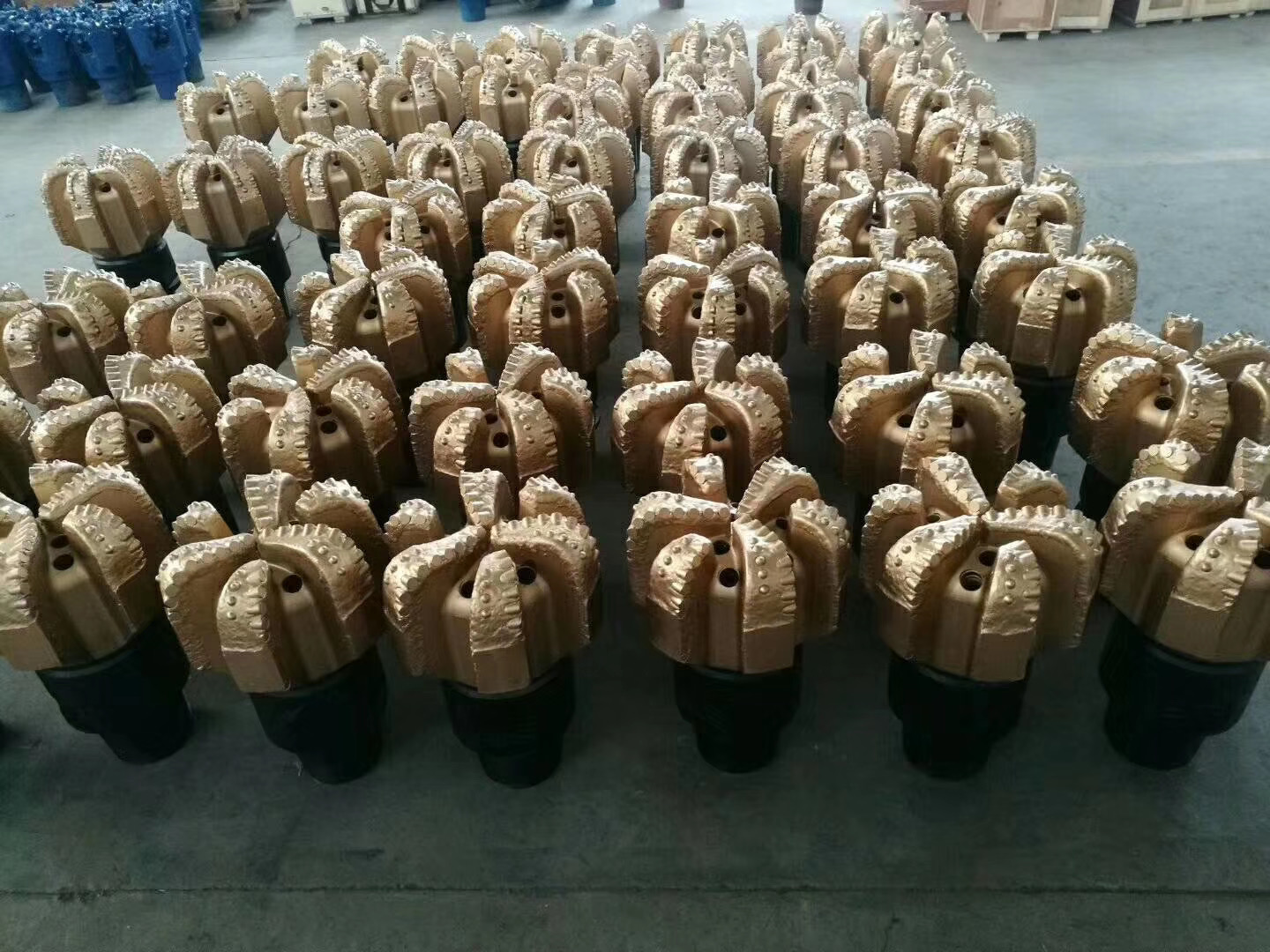 PDC drill bit for oil welll