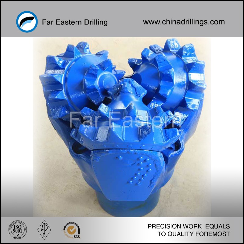 Water well drilling bit