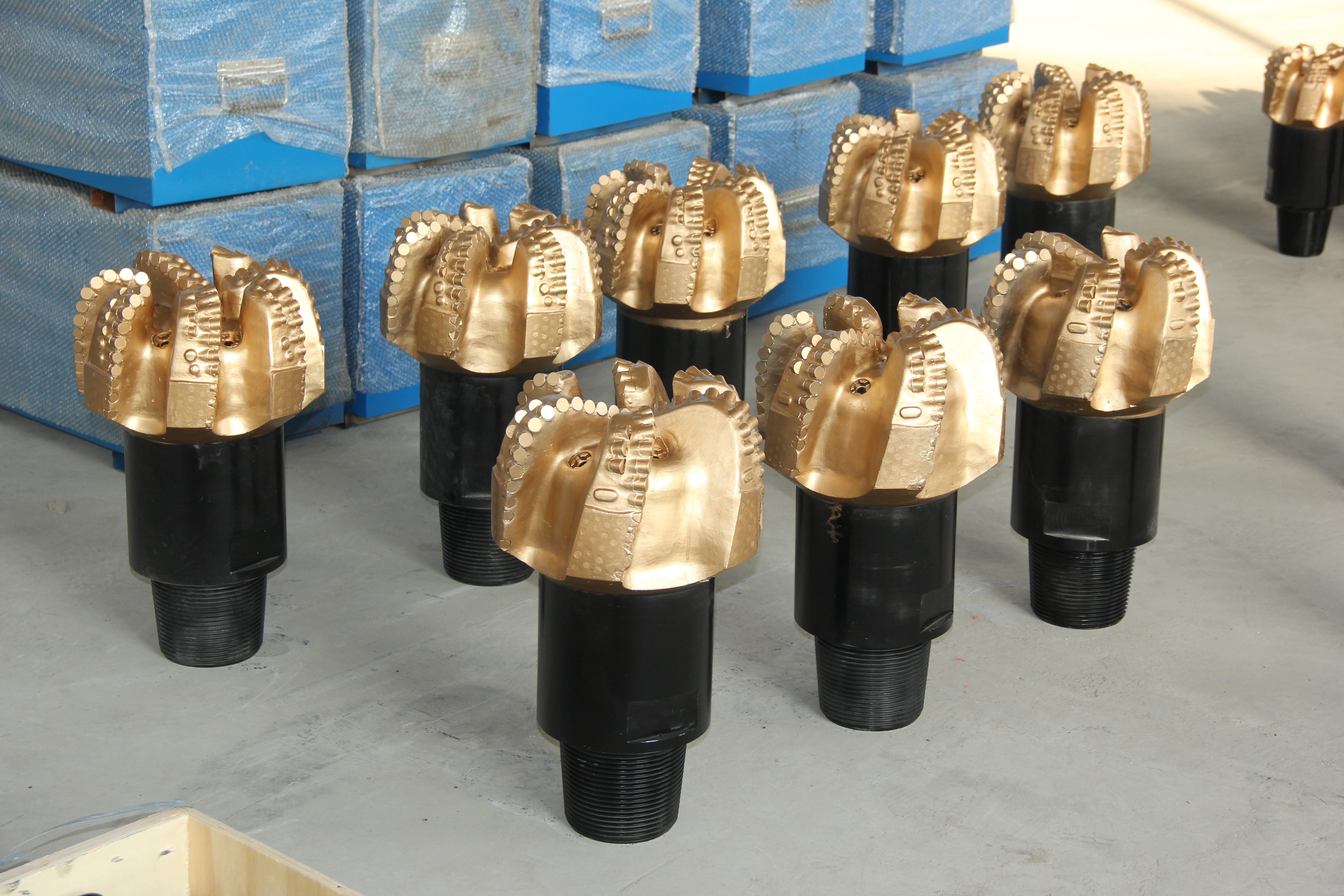 PDC drill bit for hard rock