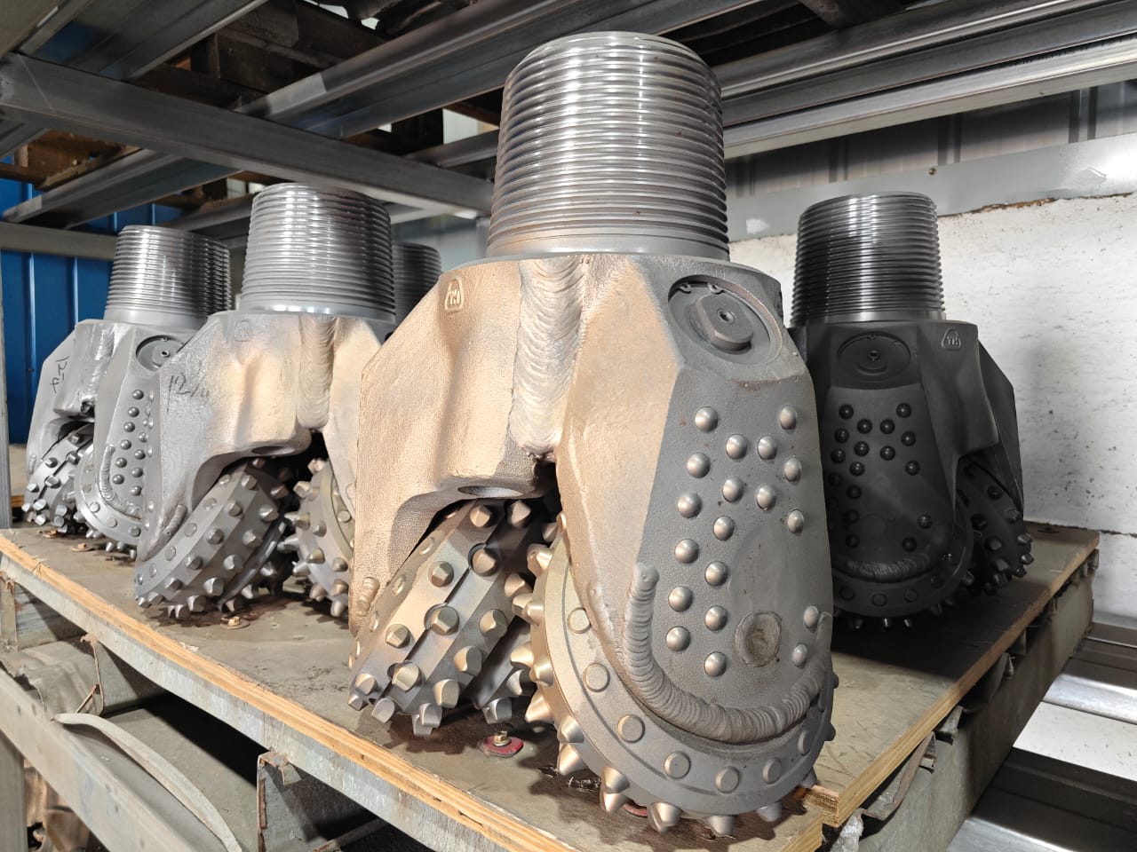 Rotary tricone bit